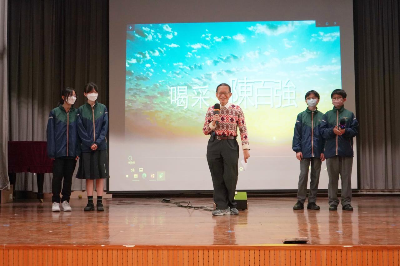 Anthony及天主教同學會成員唱〈喝采〉，傳遞積極信息。