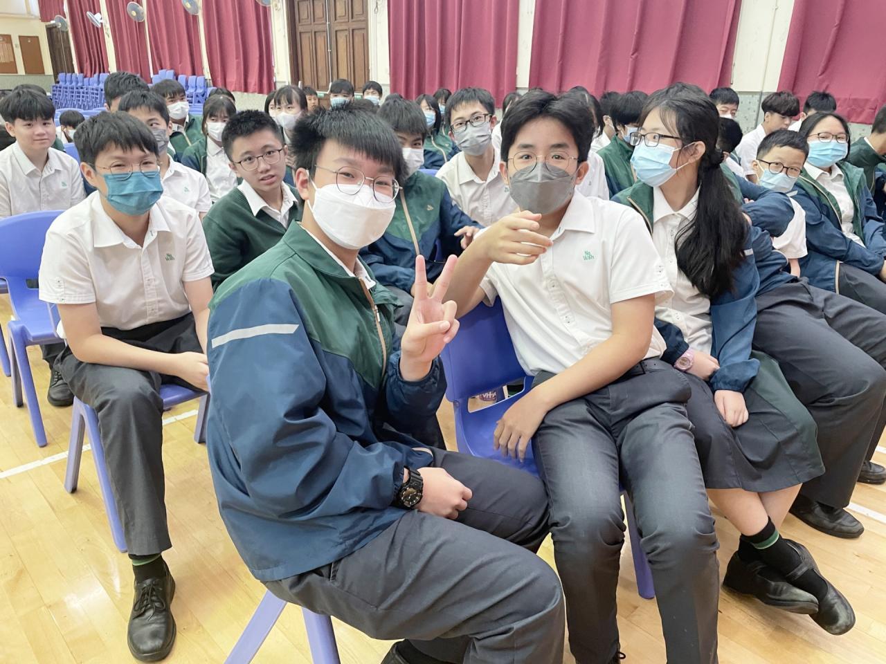 同學帶著好奇心期待講座的開始。