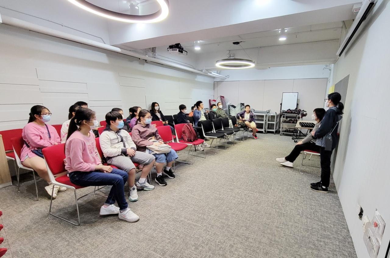 同學們信心滿滿地準備出海。