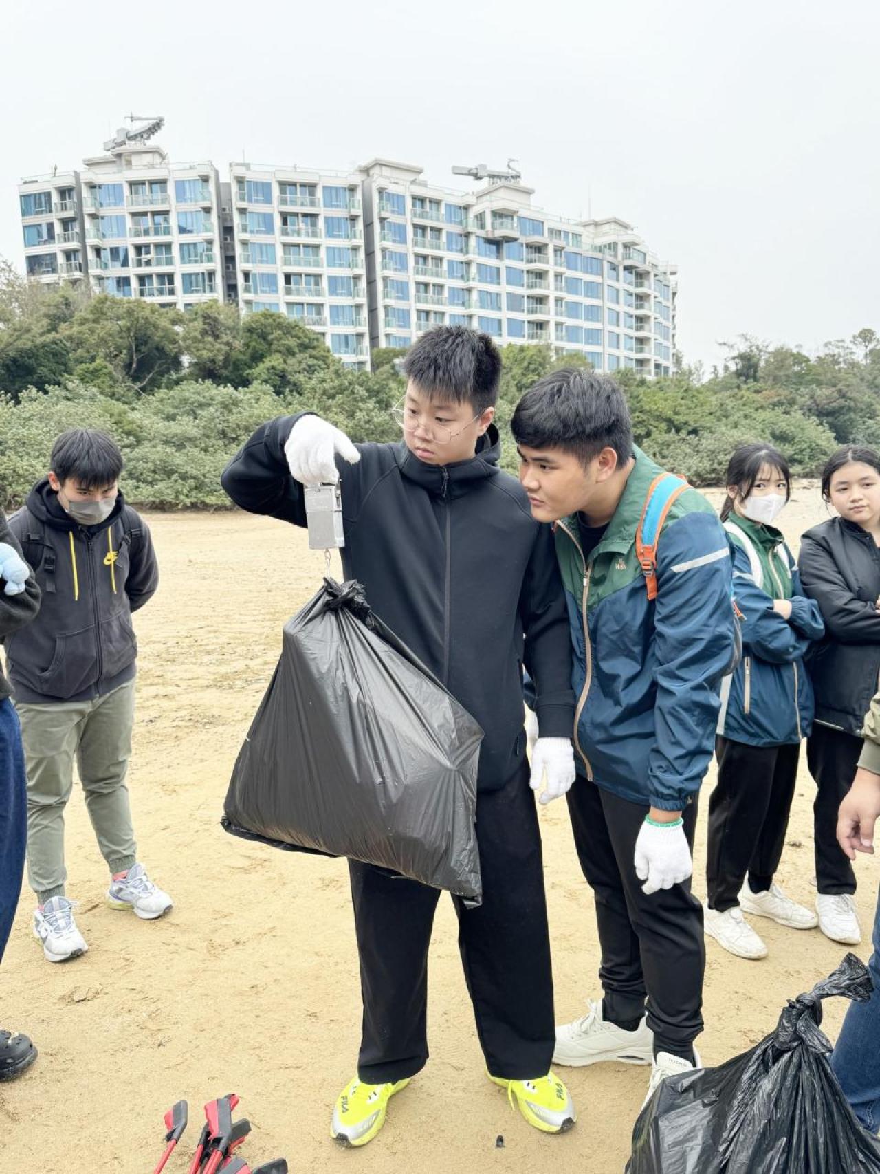 量度海岸垃圾的重量