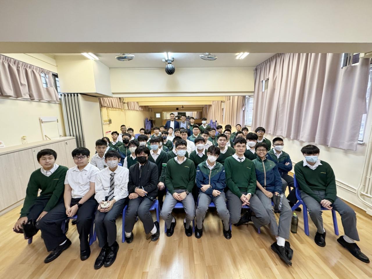 校友陳啟謙及姜成曄會計師