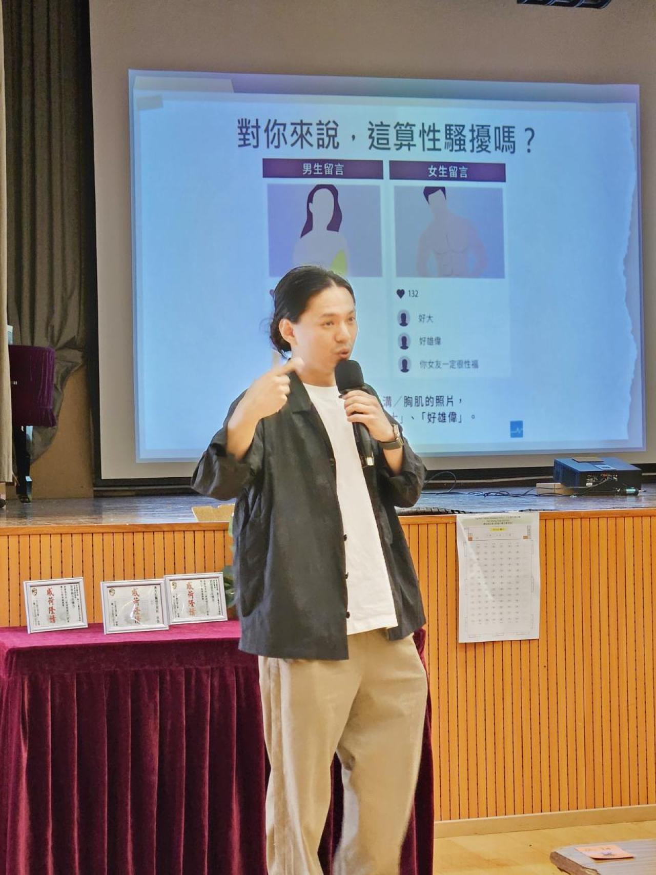 香港遊樂場協會社工伍啟匡先生作出分享