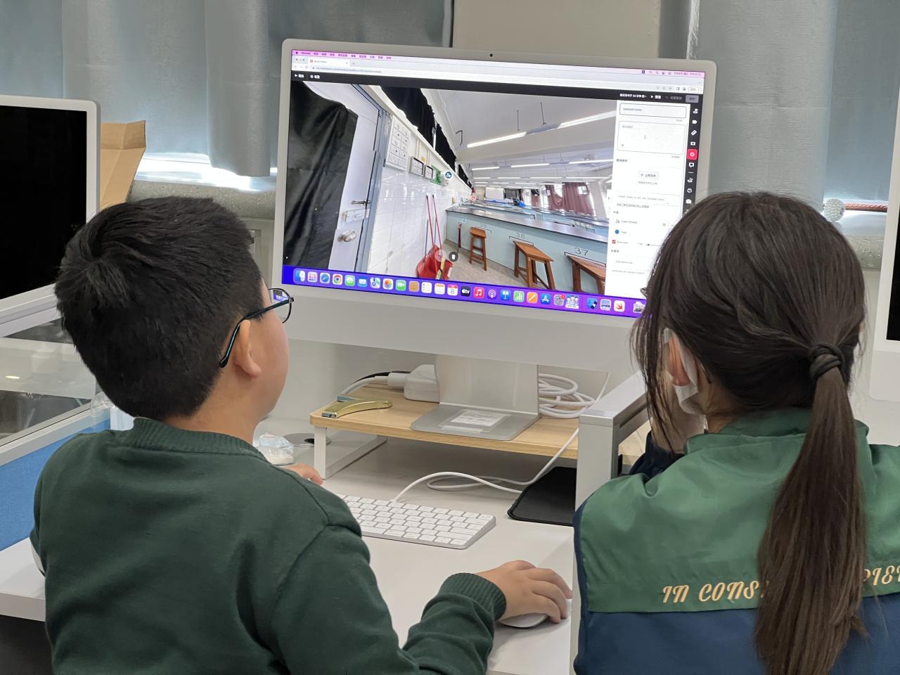 同學學習製作虛擬實境模型。