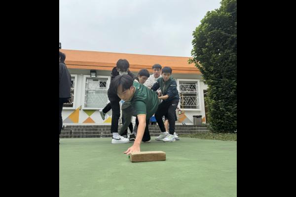 萬無一失，木磚過河